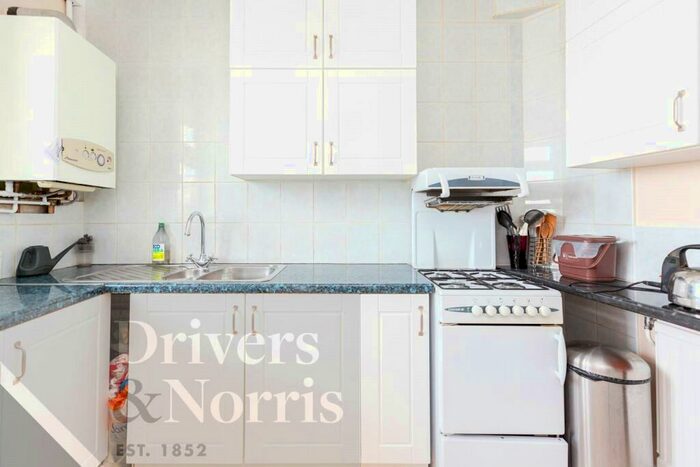 2 Bedroom Apartment To Rent In Sussex Close, Sussex Way, Holloway, London, N19