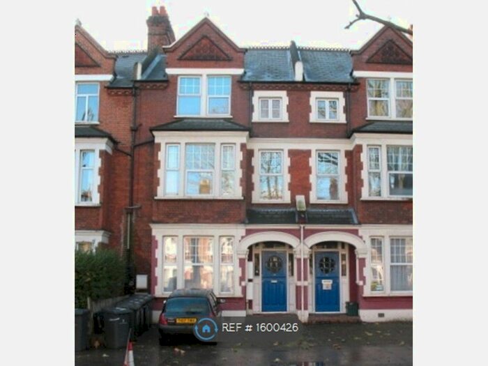 2 Bedroom Flat To Rent In Cavendish Road, London, SW12