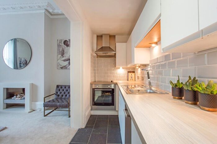 1 Bedroom Flat To Rent In Grove Road Windsor, SL4