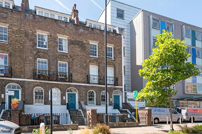 2 Bedroom Flat For Sale In New North Road, Hoxton, London, N1