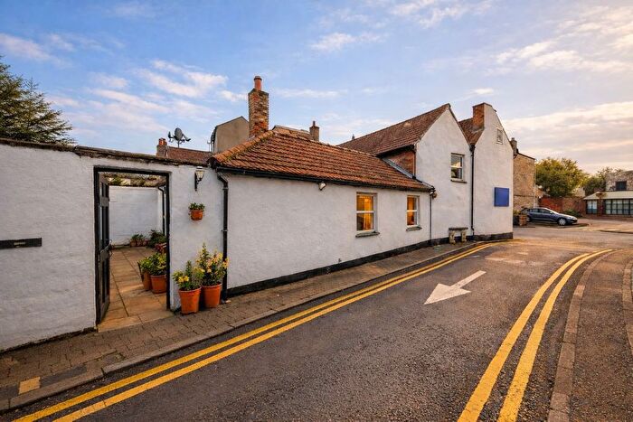 3 Bedroom Maisonette For Sale In Broomhill Road, Orpington, Kent, BR6