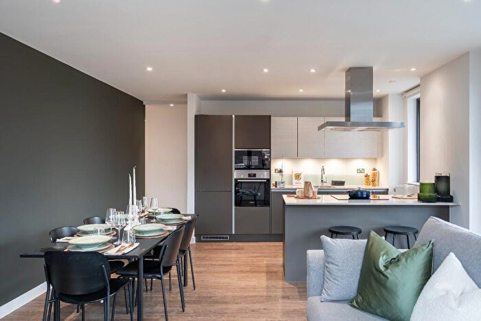 3 Bedroom Flat To Rent In Flat, Vanguard Way London, E17