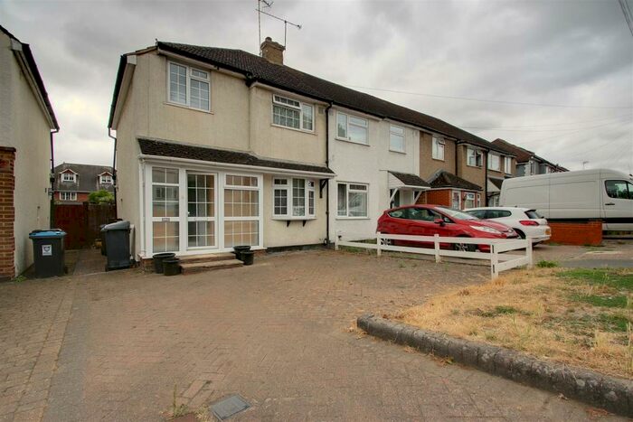 3 Bedroom End Of Terrace House To Rent In Belswains Lane, Hemel Hempstead, HP3