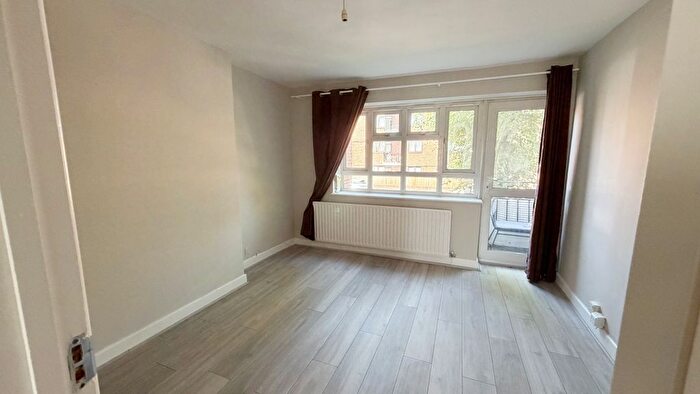 3 Bedroom Flat To Rent In Browning House, Shakspeare Walk, N16
