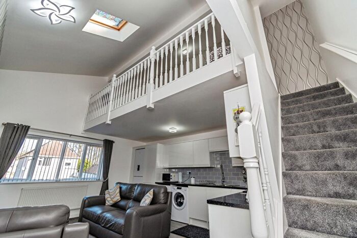 2 Bedroom Maisonette For Sale In Littleworth Road, Cannock, Staffordshire, WS12