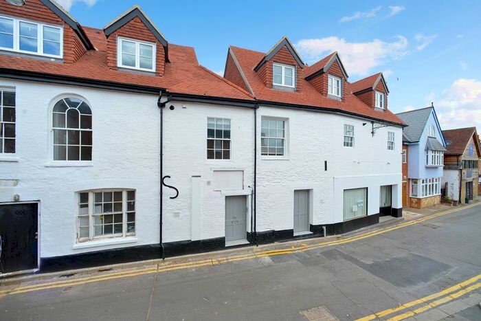 2 Bedroom Flat To Rent In Great George Street, Godalming, GU7