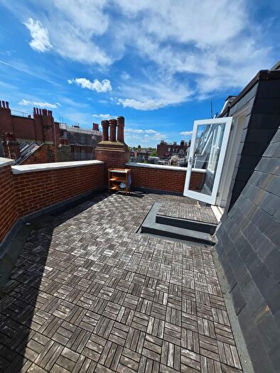 2 Bedroom Flat To Rent In Finchley Road, London, NW3