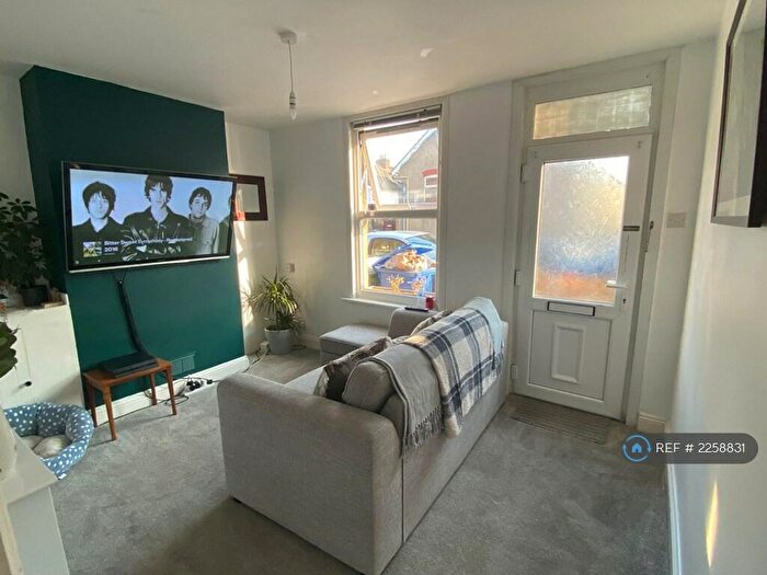 2 Bedroom Terraced House To Rent In Shortlands Road, Sittingbourne, ME10