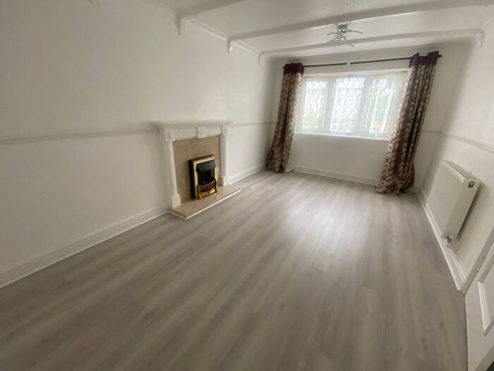 3 Bedroom Property To Rent In Cambridge Drive, Birmingham, B37