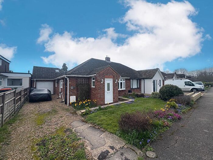 2 Bedroom Bungalow For Sale In Higham Gobion Road, Barton Le Clay, Bedfordshire, MK45