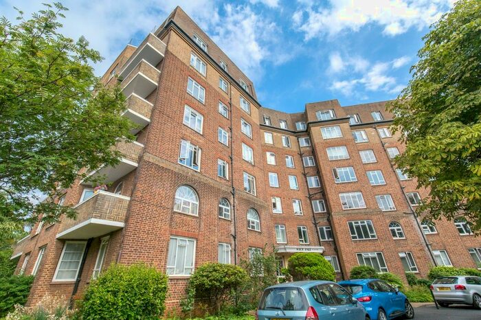 2 Bedroom Flat For Sale In Furze Hil, Hove, BN3