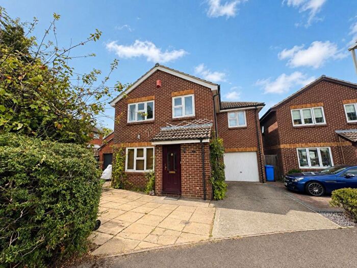 5 Bedroom Detached House For Sale In Larch Way, Farnborough, Hampshire, GU14