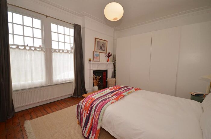 2 Bedroom Flat To Rent In Dukes Avenue, London, N10