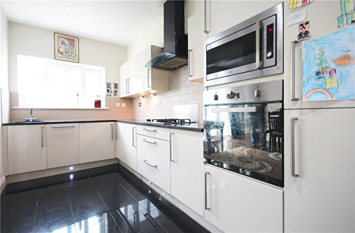 4 Bedroom Semi-Detached House To Rent In Worton Road, Isleworth, TW7