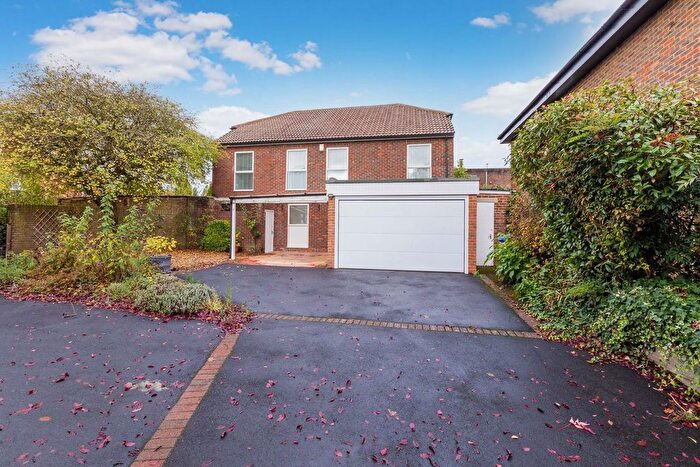 5 Bedroom Detached House For Sale In Auckland Close, Maidenhead, SL6