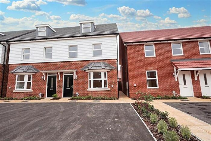 3 Bedroom Semi-Detached House To Rent In Bedroom Semi Detached House In Dragon Way Sturry, CT2