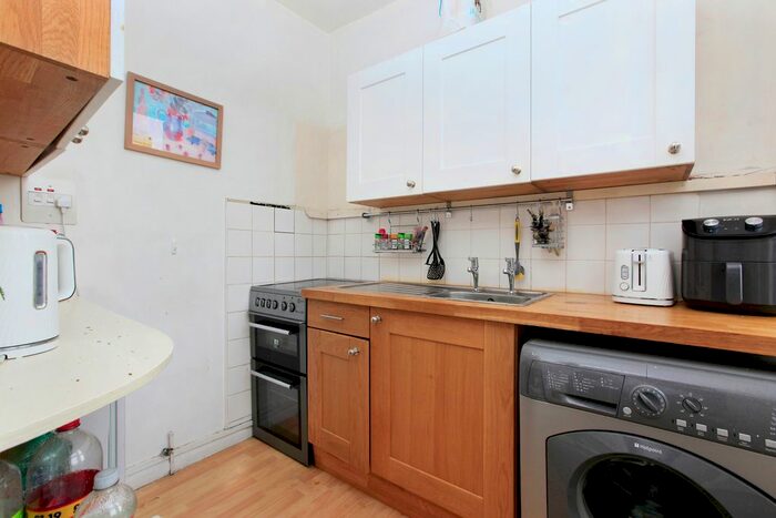 2 Bedroom Flat To Rent In Cavendish Road, Clapham South, SW12