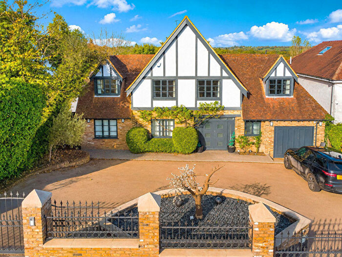 5 Bedroom Detached House For Sale In Hanyards Lane, Cuffley, EN6