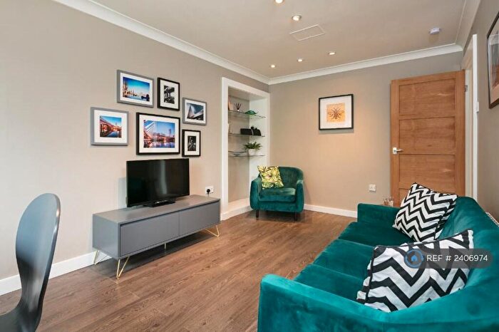 2 Bedroom Flat To Rent In Asgard Drive, Salford, M5