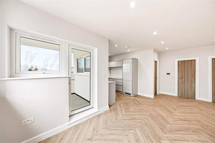 2 Bedroom Flat For Sale In Flat Pemberton Court, Portlet Street, E1