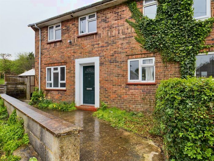 2 Bedroom End Of Terrace House To Rent In Walmer Crescent, Brighton, BN2