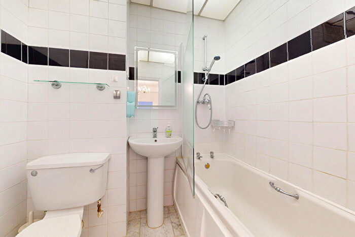 2 Bedroom Apartment To Rent In Grove End Gardens, Grove End Road, St John's Wood, London, NW8