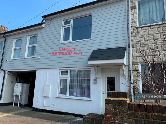 2 Bedroom Flat To Rent In Cowper Road, Sittingbourne, ME10