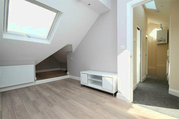 2 Bedroom Flat To Rent In Oaklands Road, Cricklewood, NW2