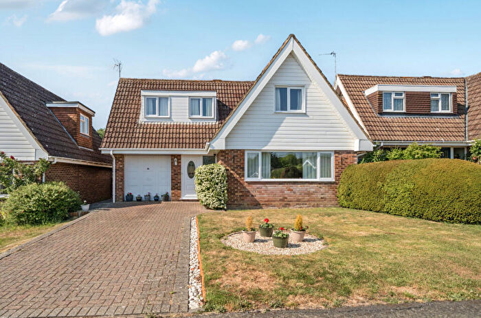 3 Bedroom Detached House For Sale In Old Cross Tree Way, Ash Green, Surrey, GU12