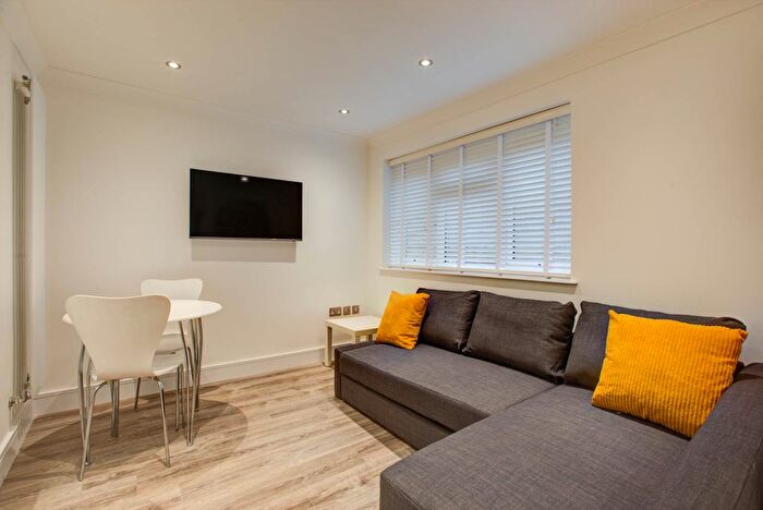 1 Bedroom Maisonette To Rent In High Road, Wood Green, N22