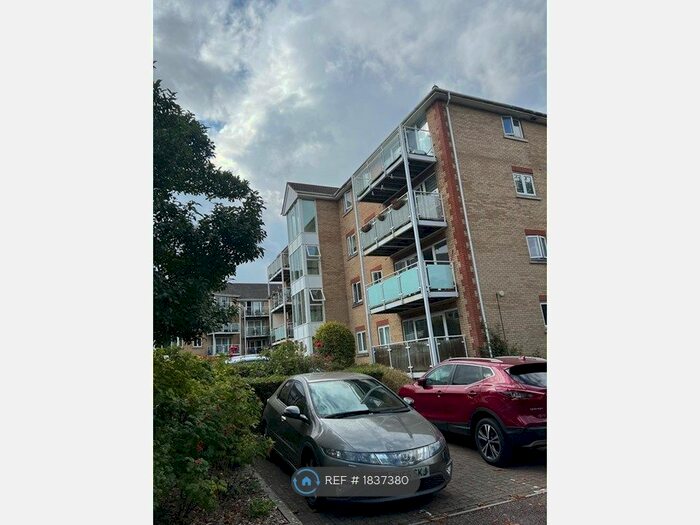 2 Bedroom Flat To Rent In Foxglove Way, Luton, LU3