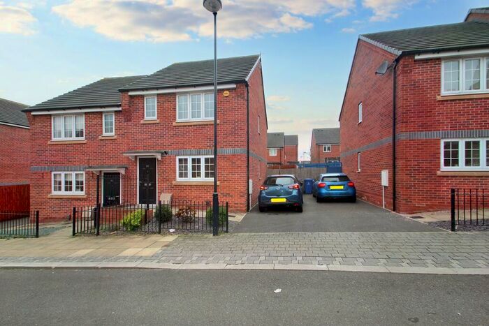 3 Bedroom Semi-Detached House To Rent In Tintern Street, Stoke-on-Trent, ST1