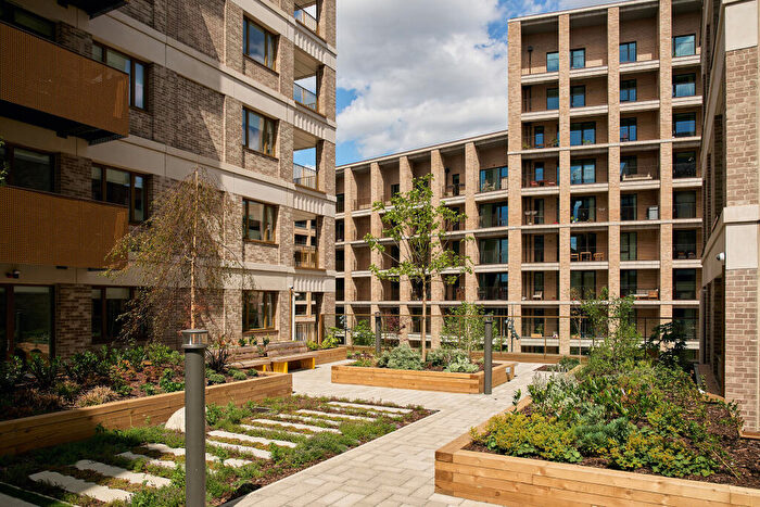 3 Bedroom Apartment To Rent In Fortunes Dock, Canning Town London, E16