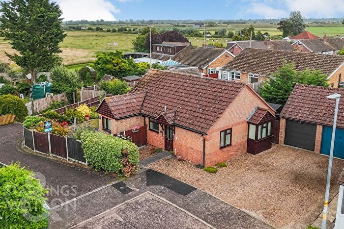 2 Bedroom Detached Bungalow For Sale In Fletcher Way, Acle, Norwich, NR13