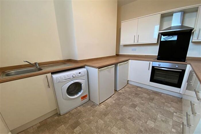 2 Bedroom Flat To Rent In High Road, NG9