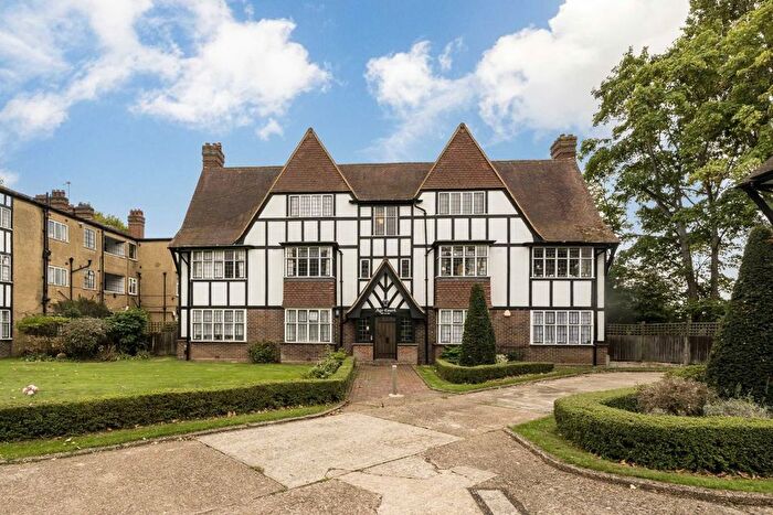 3 Bedroom Flat To Rent In Monks Drive, Acton, W3