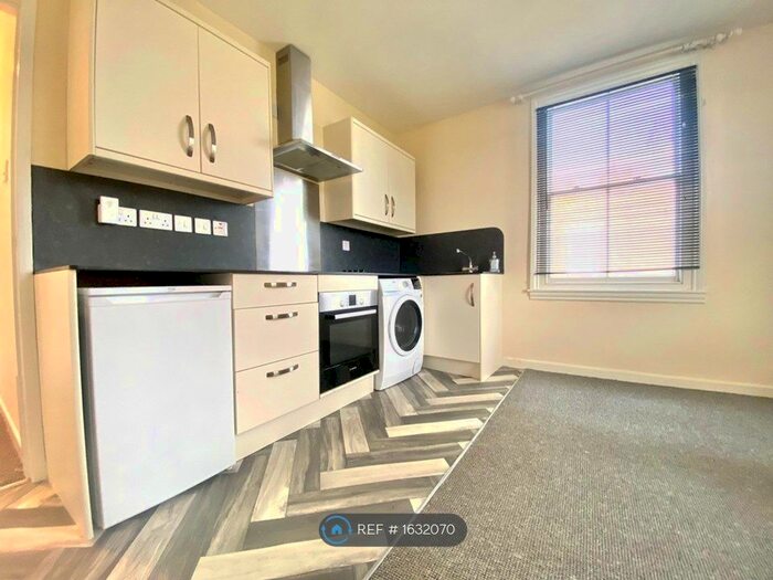 1 Bedroom Flat To Rent In High Street, Crowle, Scunthorpe, DN17