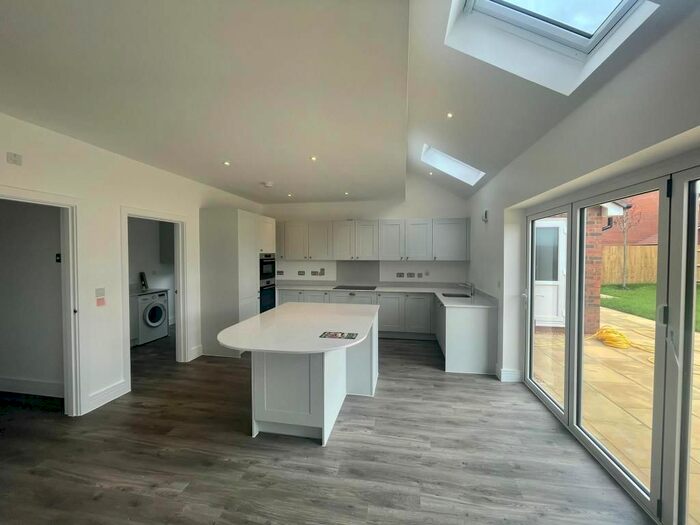 5 Bedroom Detached House To Rent In Erlestoke Avenue, Oxfordshire, OX11