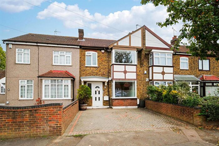 3 Bedroom Terraced House For Sale In Drysdale Avenue, North Chingford, E4