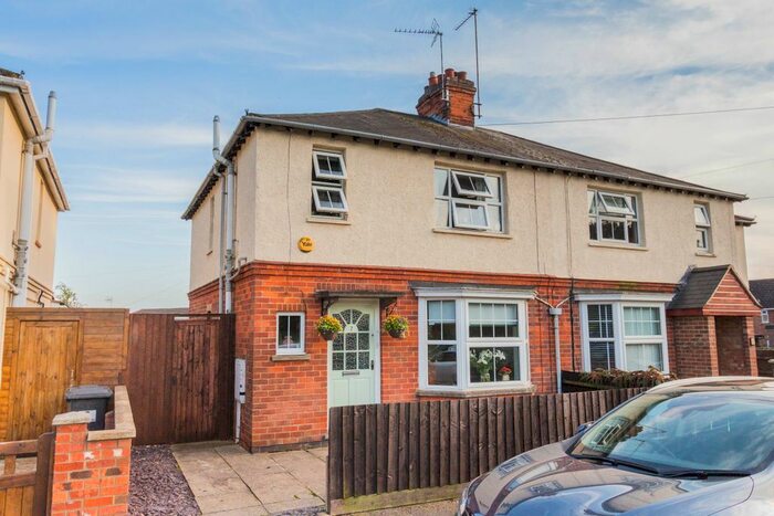 3 Bedroom Semi-Detached House To Rent In Avenue Road, Finedon, Wellingborough, NN9