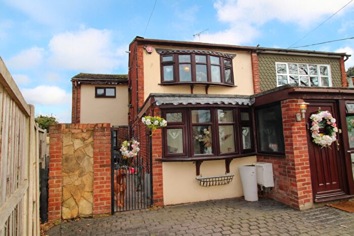 5 Bedroom Semi Detached House For Sale In Rushbottom Lane, Benfleet, SS7