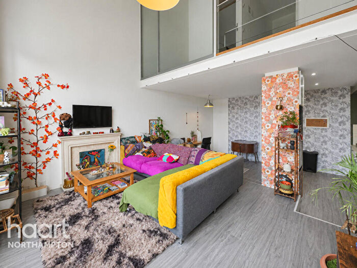 2 Bedroom Flat For Sale In Duke Street, Northampton, NN1