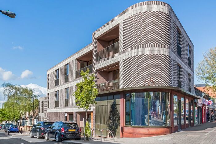 2 Bedroom Flat To Rent In Gaywood Road, London, E17