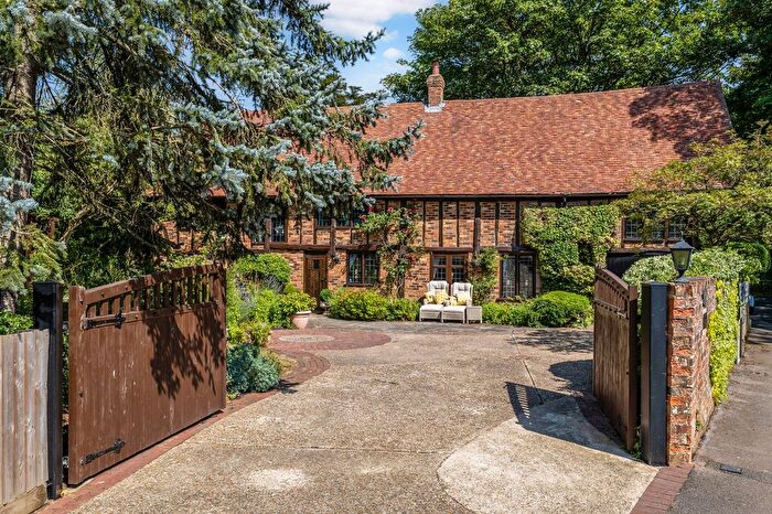 3 Bedroom Detached House For Sale In South End, Milton Bryan, Milton Keynes, Bedfordshire, MK17