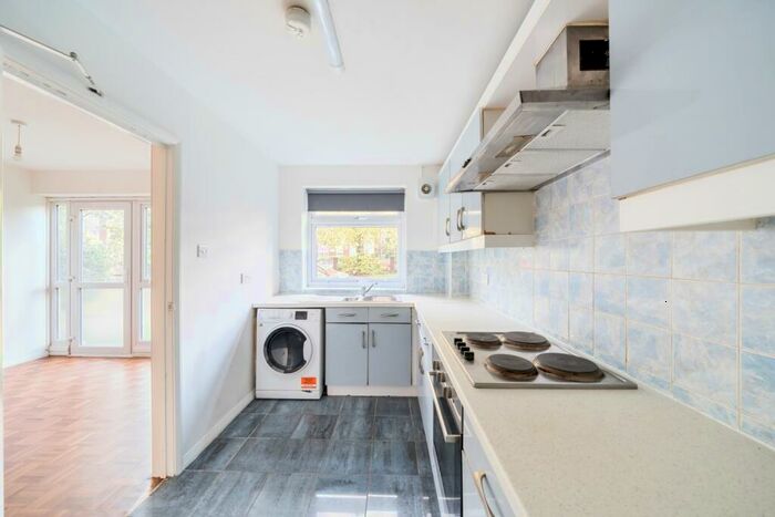 2 Bedroom Flat To Rent In Burnt Ash Hill Lee, SE12