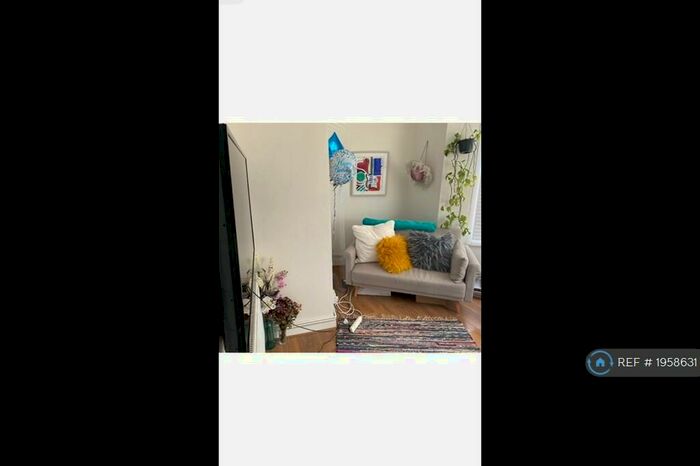 1 Bedroom Flat To Rent In Mountfield Road, London, N3