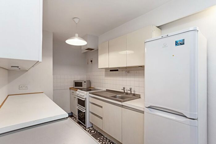 1 Bedroom Flat To Rent In Archery Steps, St George's Fields, London, W2