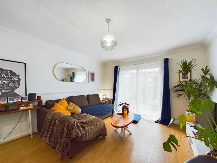 3 Bedroom Semi Detached House For Sale In John Roll Way, London, SE16