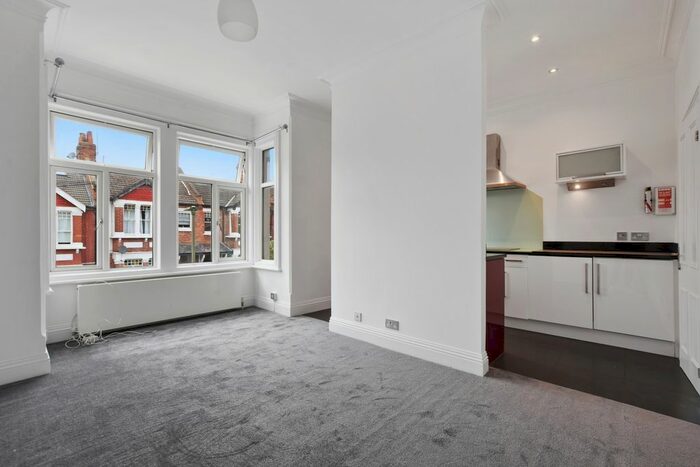 3 Bedroom Flat To Rent In Fff, Park Hall Road, East Finchley, N2
