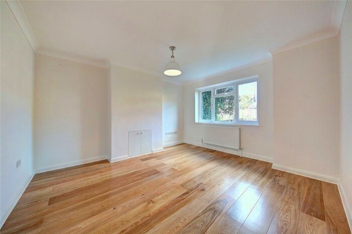 2 Bedroom Flat To Rent In Toynbee Road, London, SW20